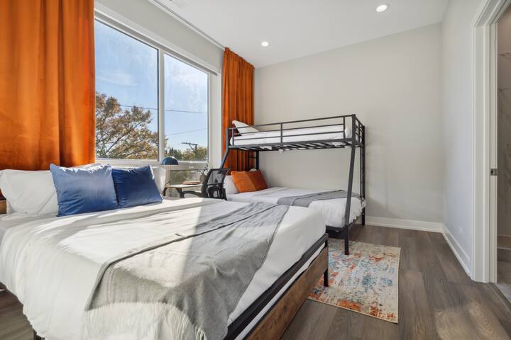 14min Dwnt Chicago 2Bath Free Garage Park &Balcony gallery image 3