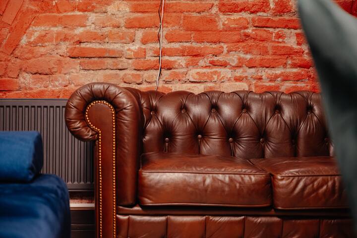 Centraly located Ap Bunks&Billiards gallery image 5