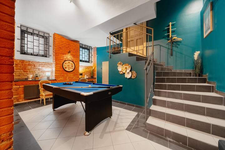 Centraly located Ap Bunks&Billiards gallery image 2