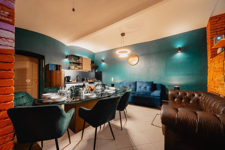 Centraly located Ap Bunks&Billiards gallery image 3