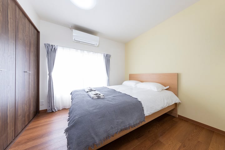 Taille du ・lit　　 L 145 cm  × L 200 cm 

★Il y a un casier pour les fournitures dans cette pièce。 Ne pas ouvrir sauf pour le personnel。Merci beaucoup。