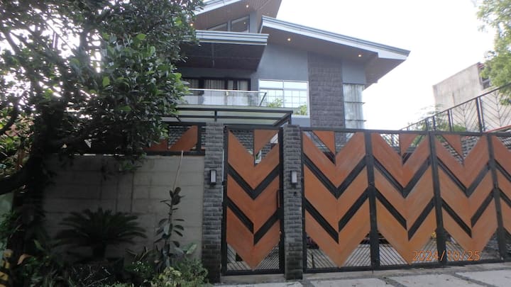 Stress-free travel
w/in metro
1.5km from Mcx exit