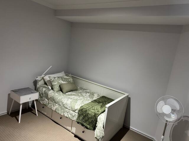 Walk to City Centre and Town Beach gallery image 5