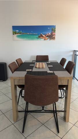 Walk to City Centre and Town Beach gallery image 3