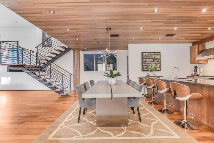 Breathtaking Beach Villa in the Heart of Venice gallery image 4