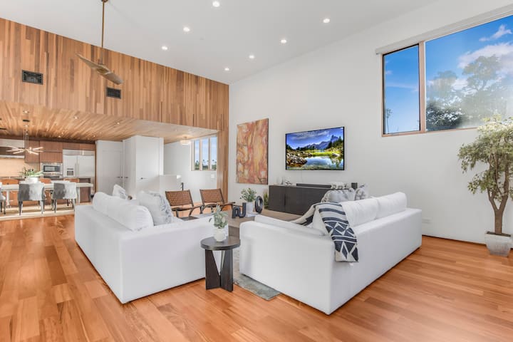 Breathtaking Beach Villa in the Heart of Venice gallery image 3