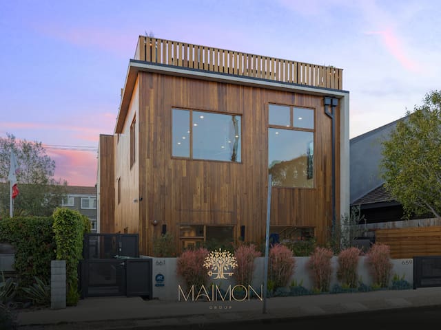 Breathtaking Beach Villa in the Heart of Venice