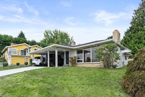 Modern Hilltop Home Near Airport
