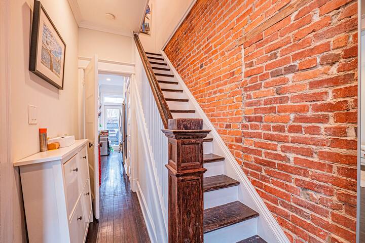 Charming Historic Georgetown Townhome gallery image 3
