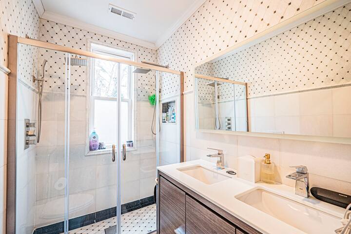 Charming Historic Georgetown Townhome gallery image 5