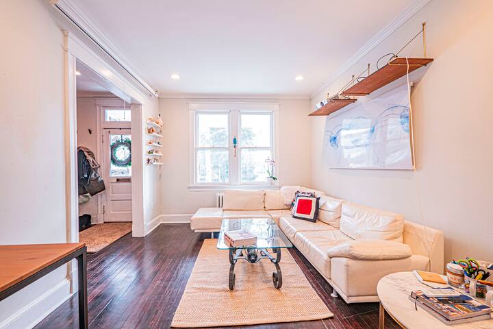 Charming Historic Georgetown Townhome gallery image 2