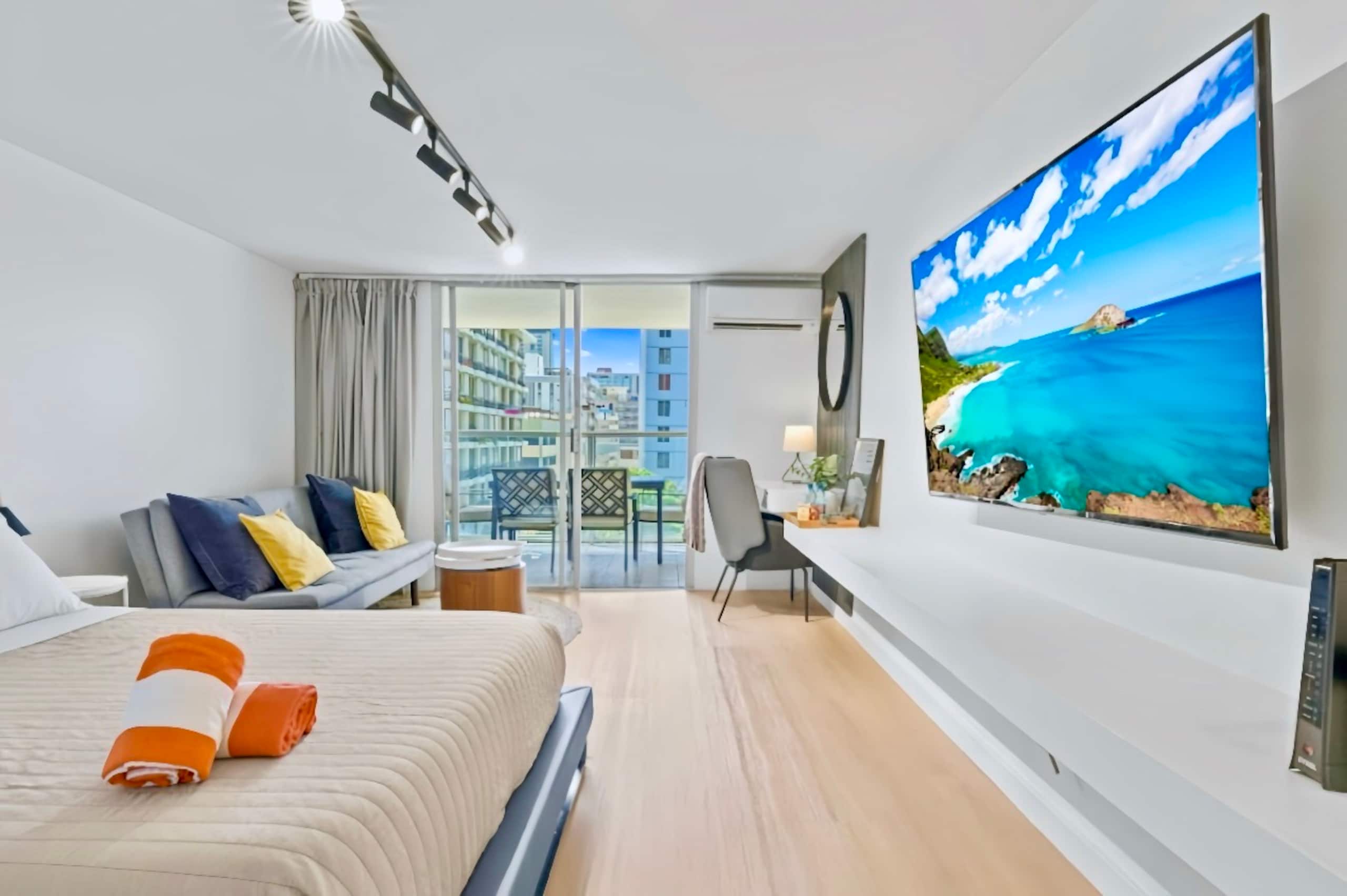 Exquisite Renovated Modern Studio-Central Waikiki - Image 2