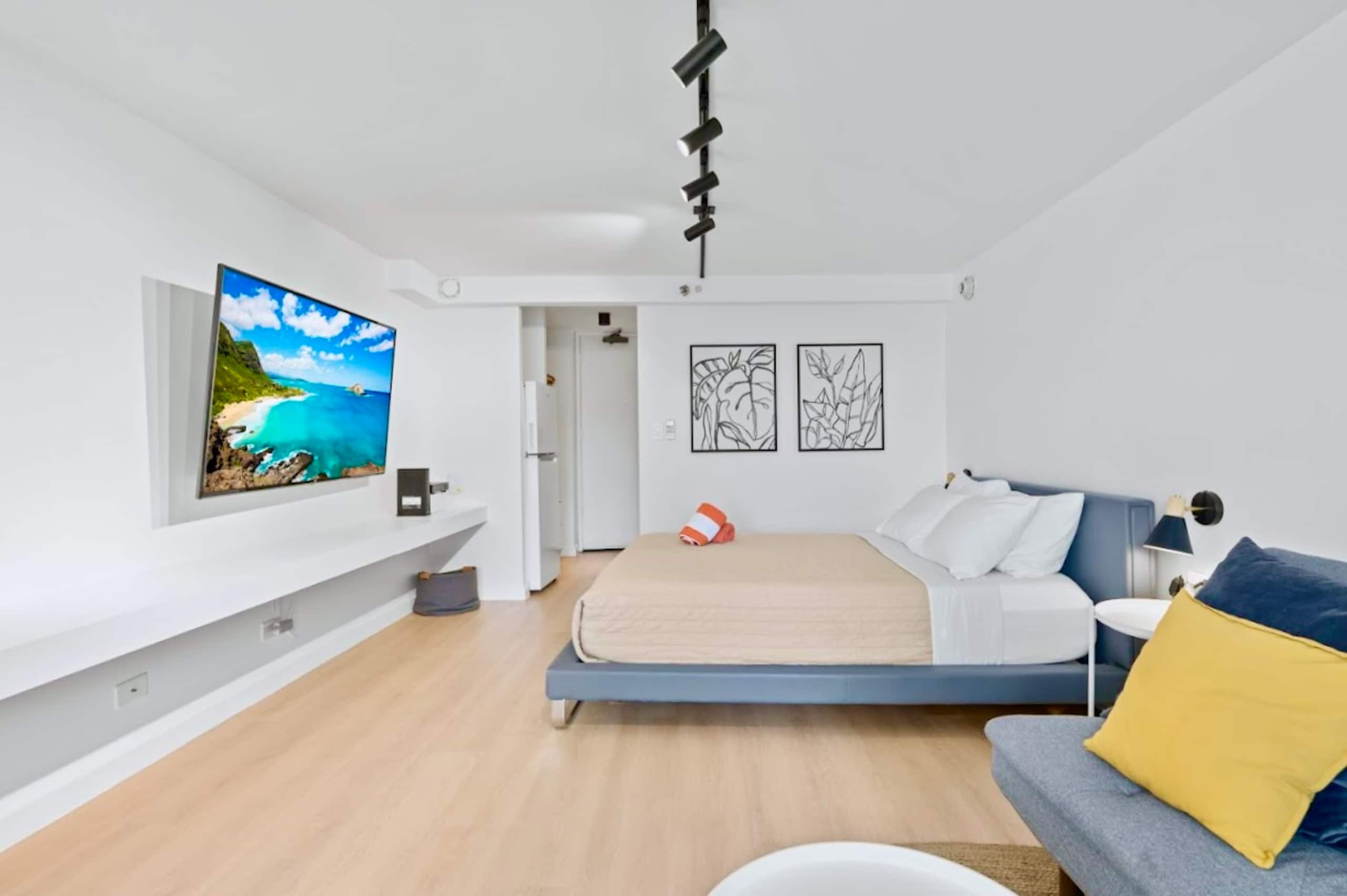 Exquisite Renovated Modern Studio-Central Waikiki - Image 8