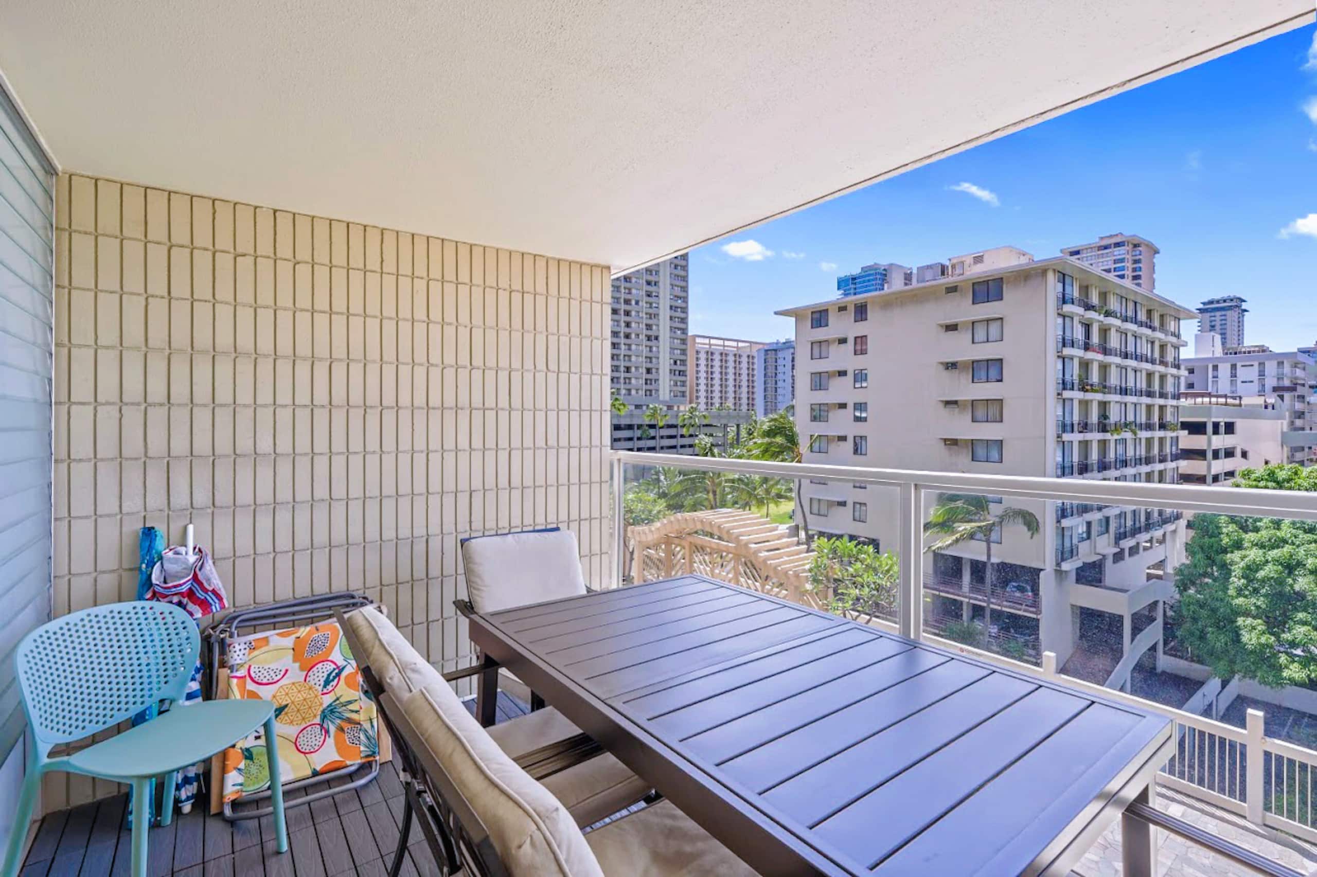 Exquisite Renovated Modern Studio-Central Waikiki - Image 26