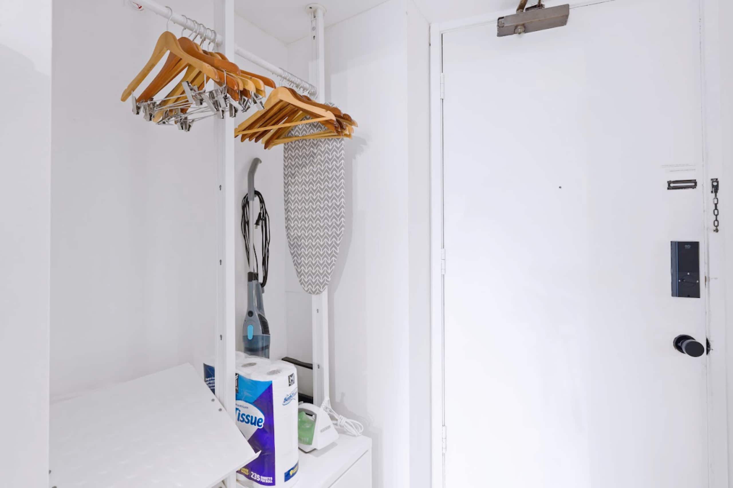 Exquisite Renovated Modern Studio-Central Waikiki - Image 19