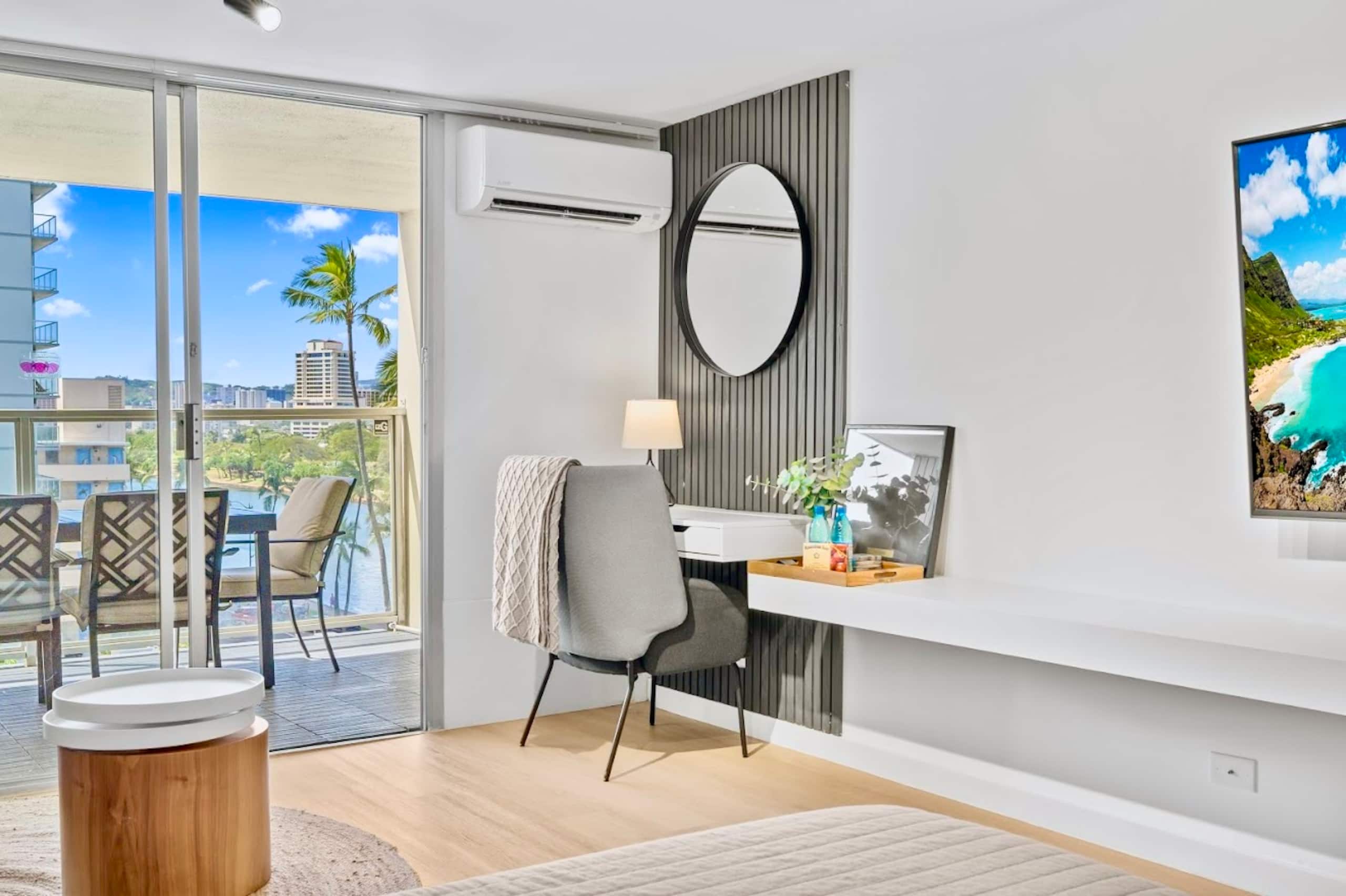 Exquisite Renovated Modern Studio-Central Waikiki - Image 4