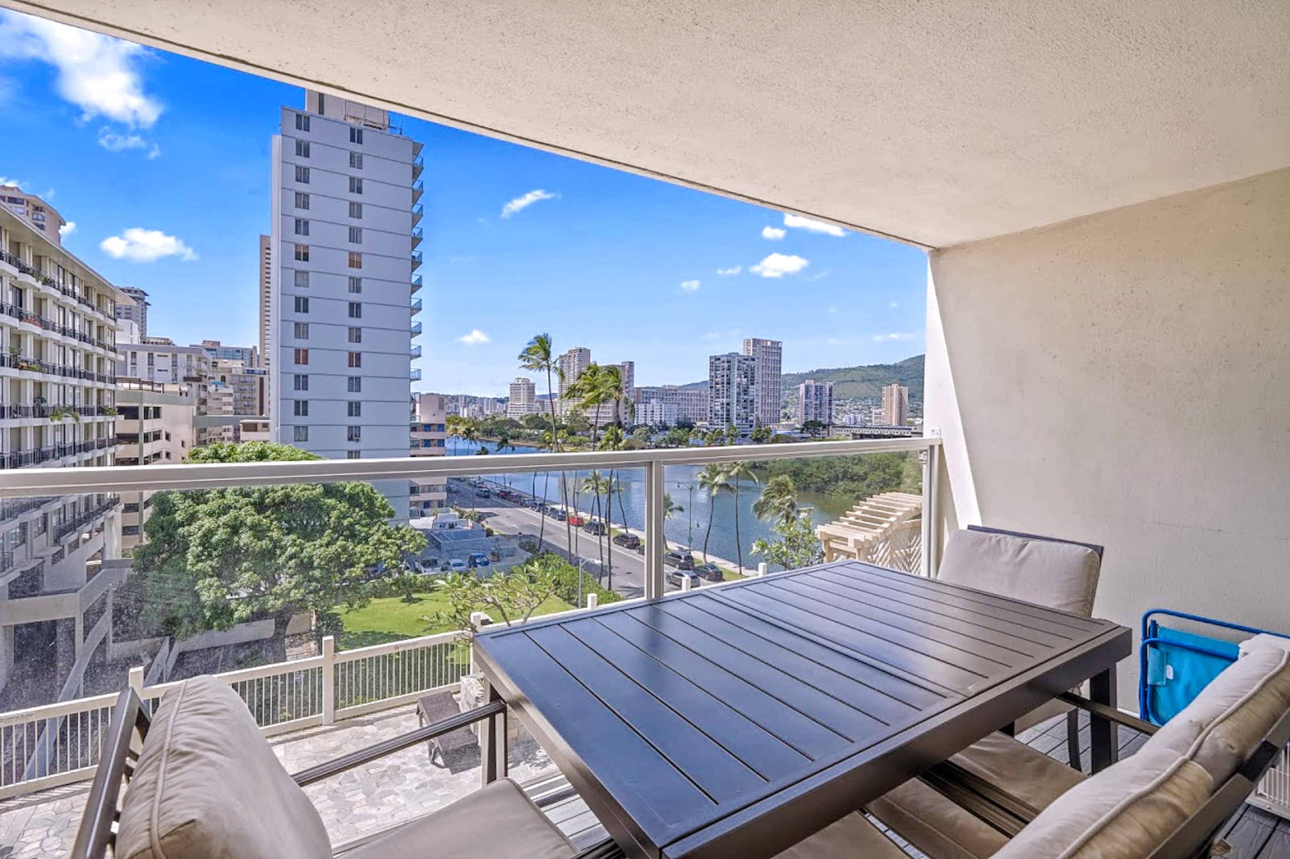 Exquisite Renovated Modern Studio-Central Waikiki - Image 25