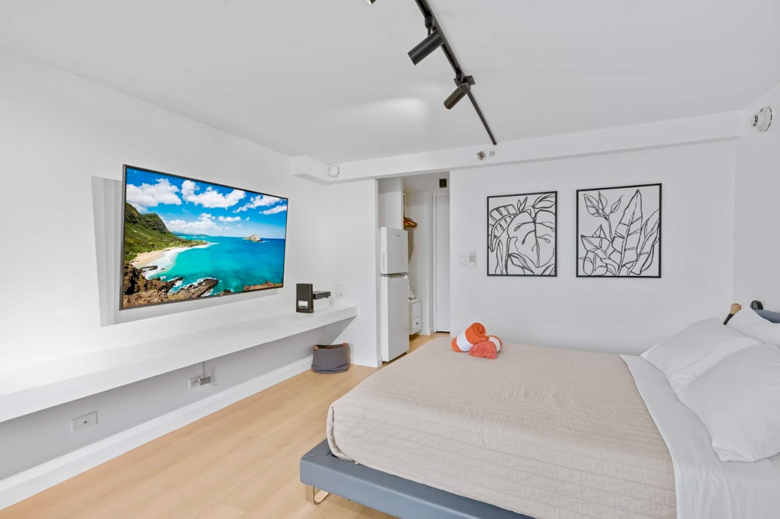Exquisite Renovated Modern Studio-Central Waikiki - Image 3