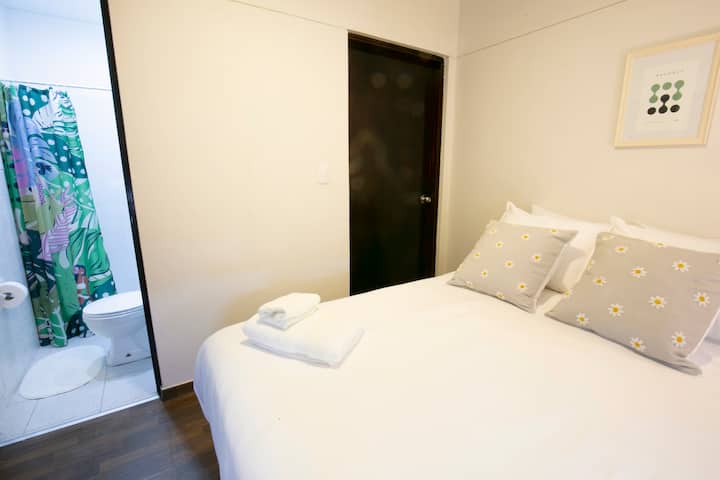 Izba s vlastnou malou kúpeľňou 