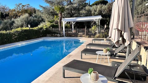 Quiet villa with pool and view of Les Adrets