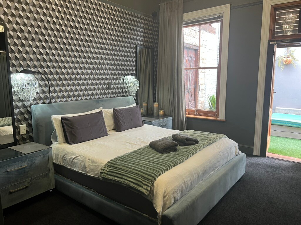 Cama de día exterior fuera del dormitorio principal