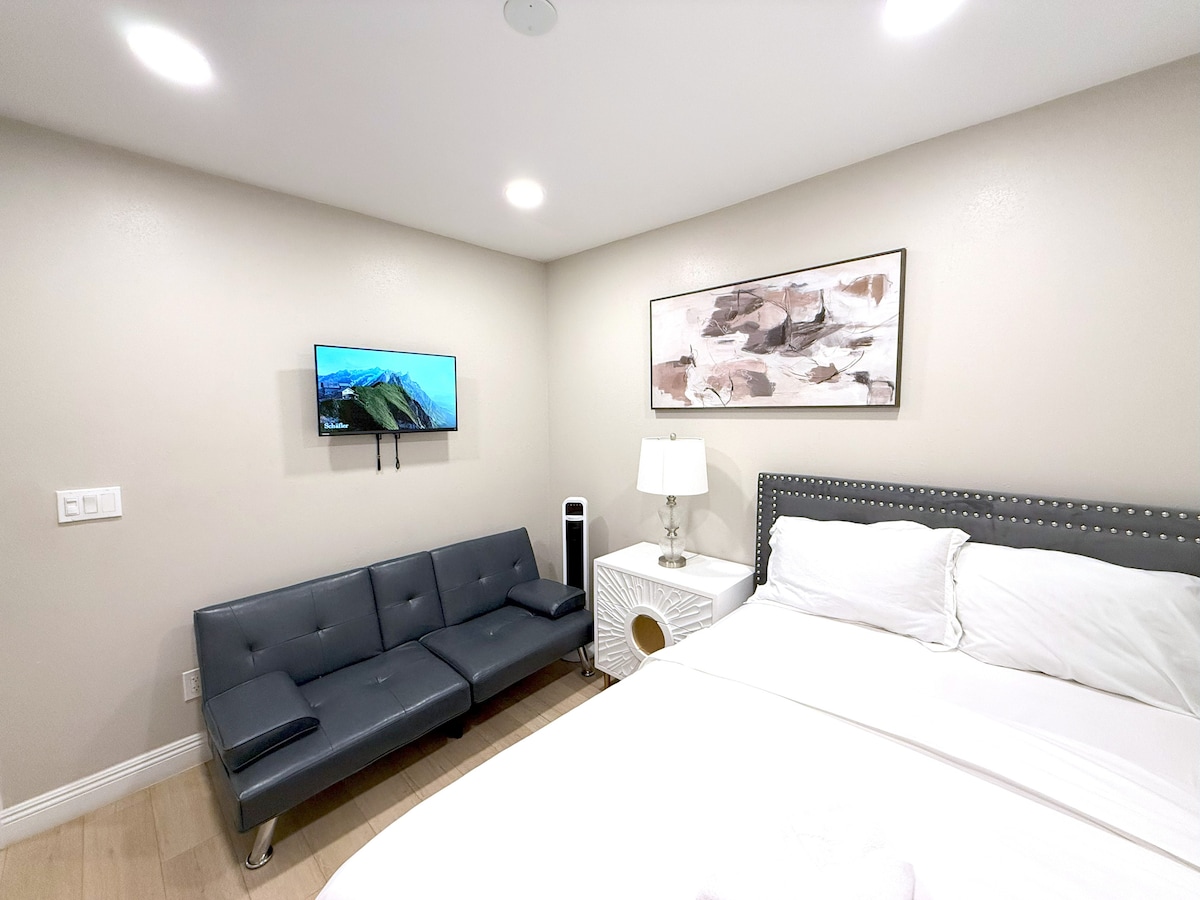 חדר שינה 1 עם מיטה זוגית ופוטון