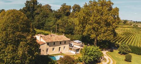 Heated pool, private jacuzzi not overlooked