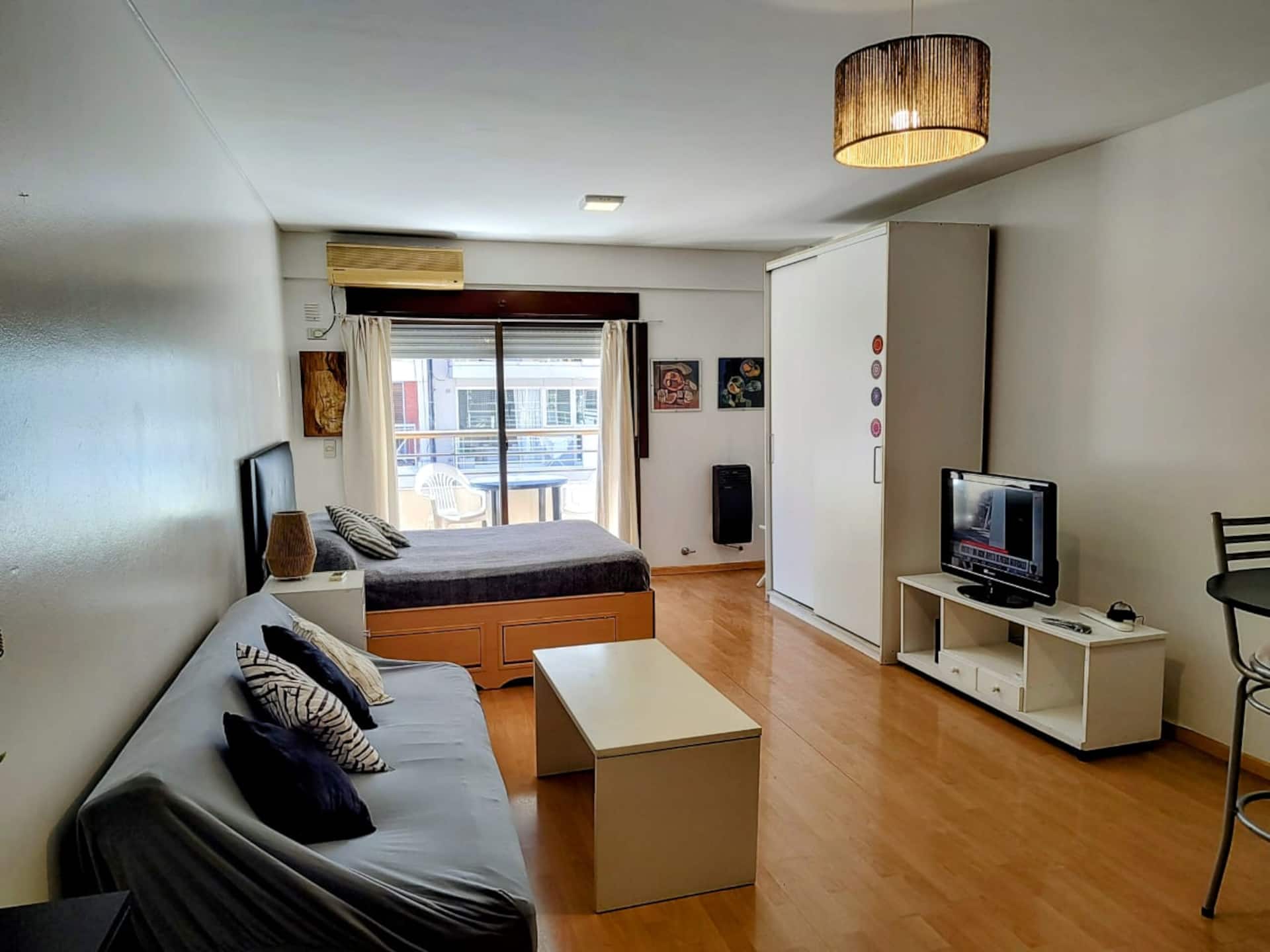 Kitnet com varanda e piscina em Palermo