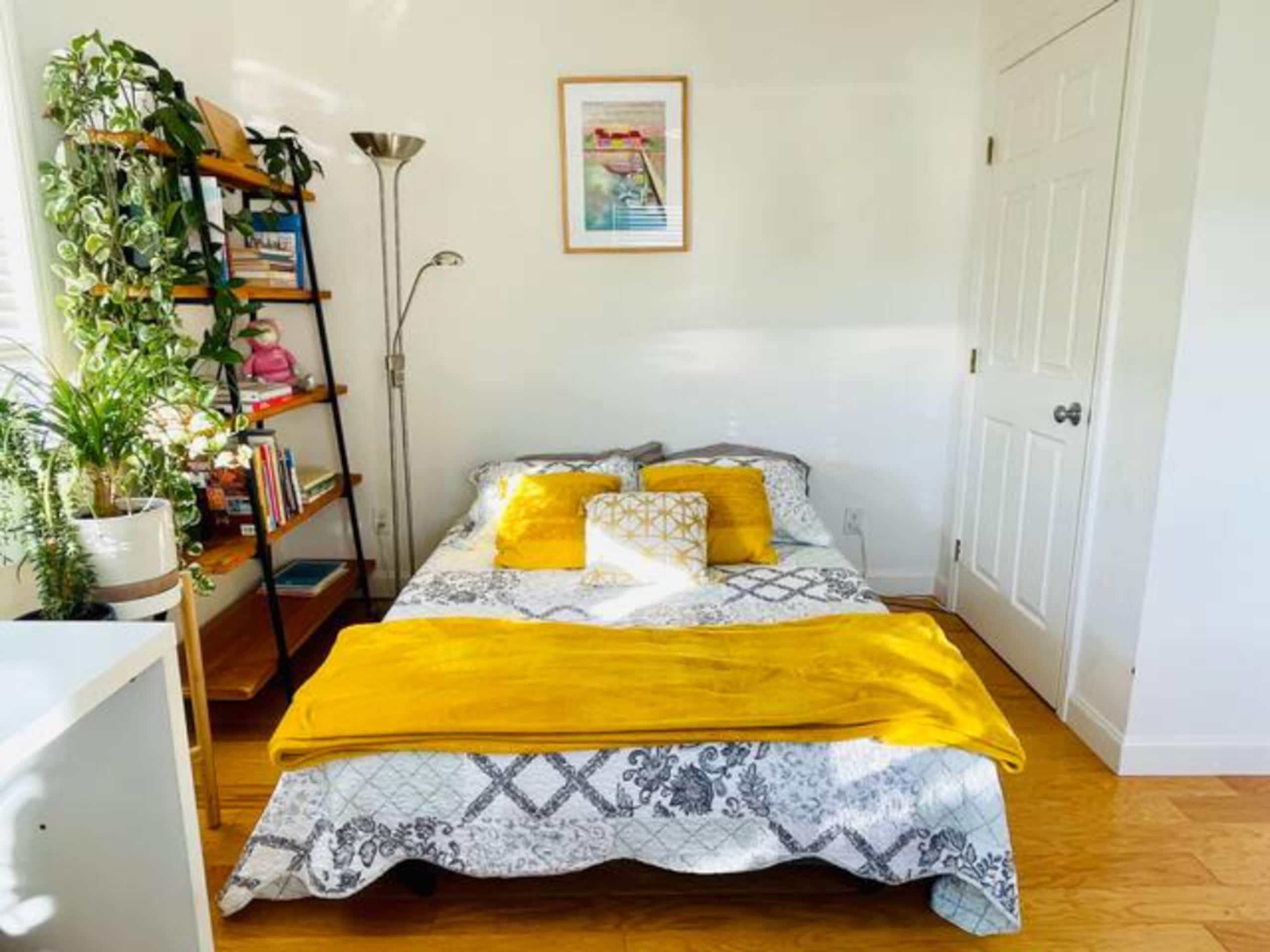 Home in San Francisco · ★4.94 · 3 bedrooms · 4 beds · 2 baths - Image 9