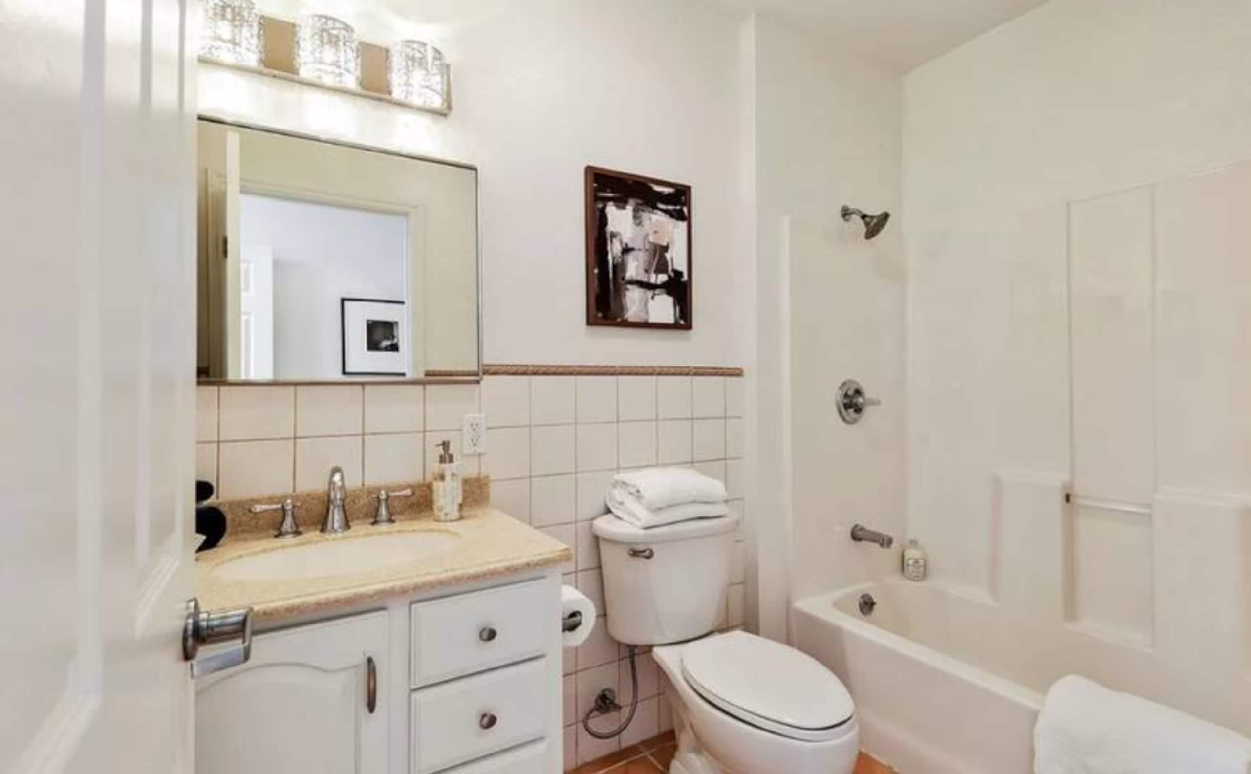 Home in San Francisco · ★4.94 · 3 bedrooms · 4 beds · 2 baths - Image 12