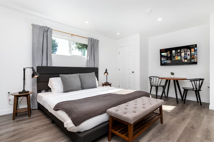 West LA Escape – Stylish & Cozy Stay