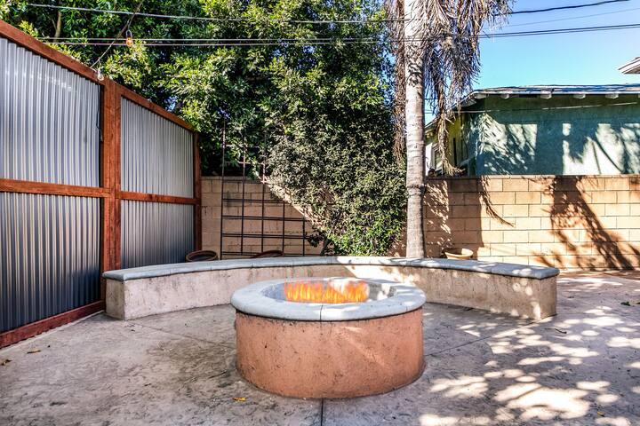 West LA Escape – Stylish & Cozy Stay gallery image 2