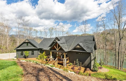 Lakefront Luxury Home near Lake Lure & TIEC