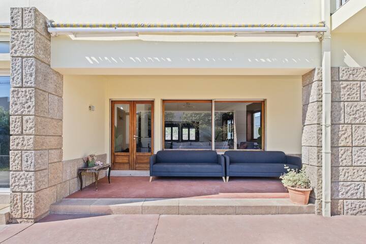 Spacious 7BR/7BA w/Pool & Backyard Prime Location! gallery image 5