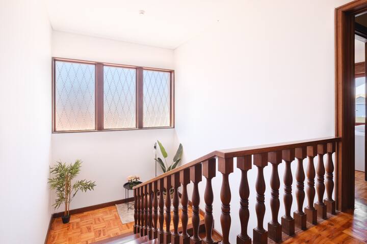 Spacious 7BR/7BA w/Pool & Backyard Prime Location! gallery image 4