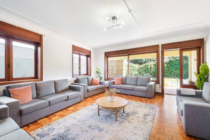 Spacious 7BR/7BA w/Pool & Backyard Prime Location! gallery image 3