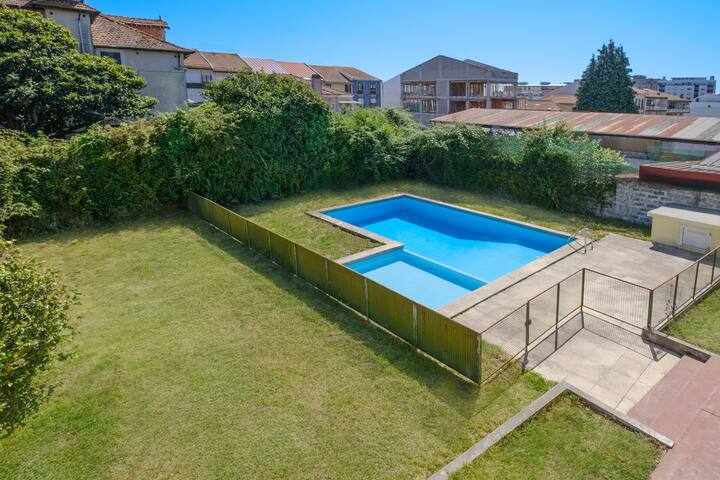 Spacious 7BR/7BA w/Pool & Backyard Prime Location! gallery image 2