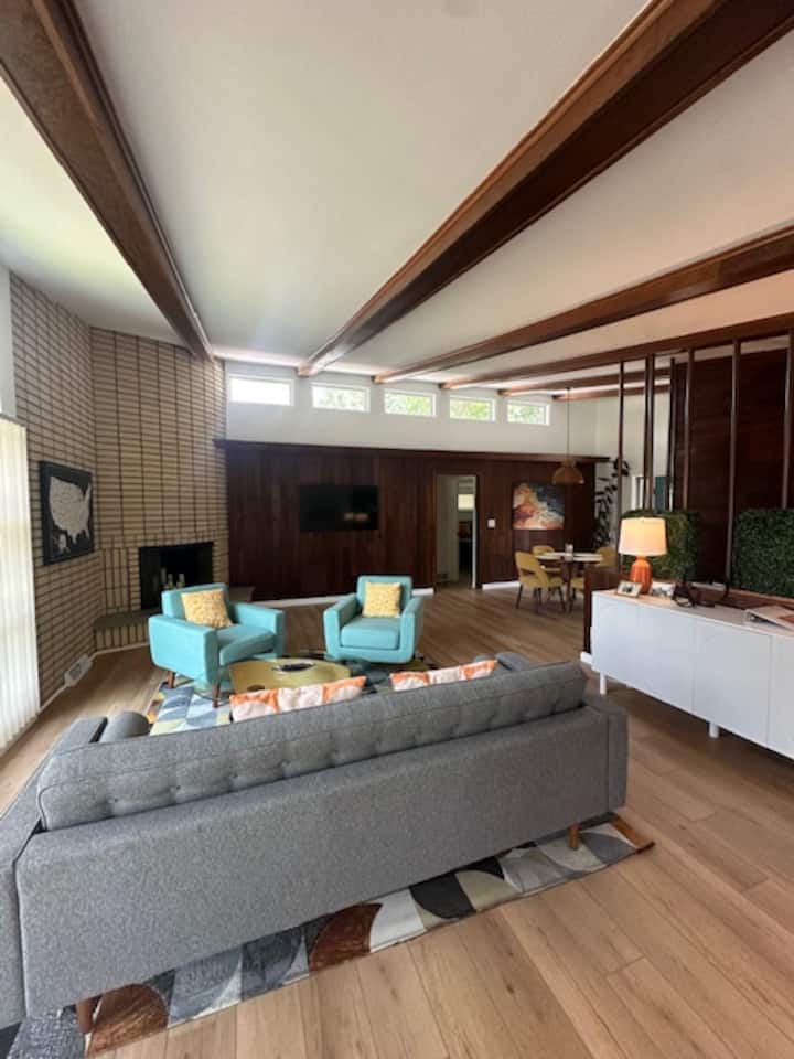 Retro Home - Harrah's Joliet