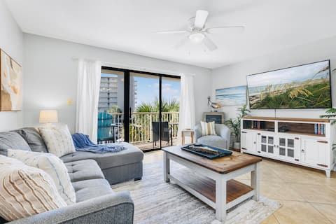 Popular Airbnb listing: Gulf View! Steps to Beach, Indoor & Outdoor Pools! in Orange Beach