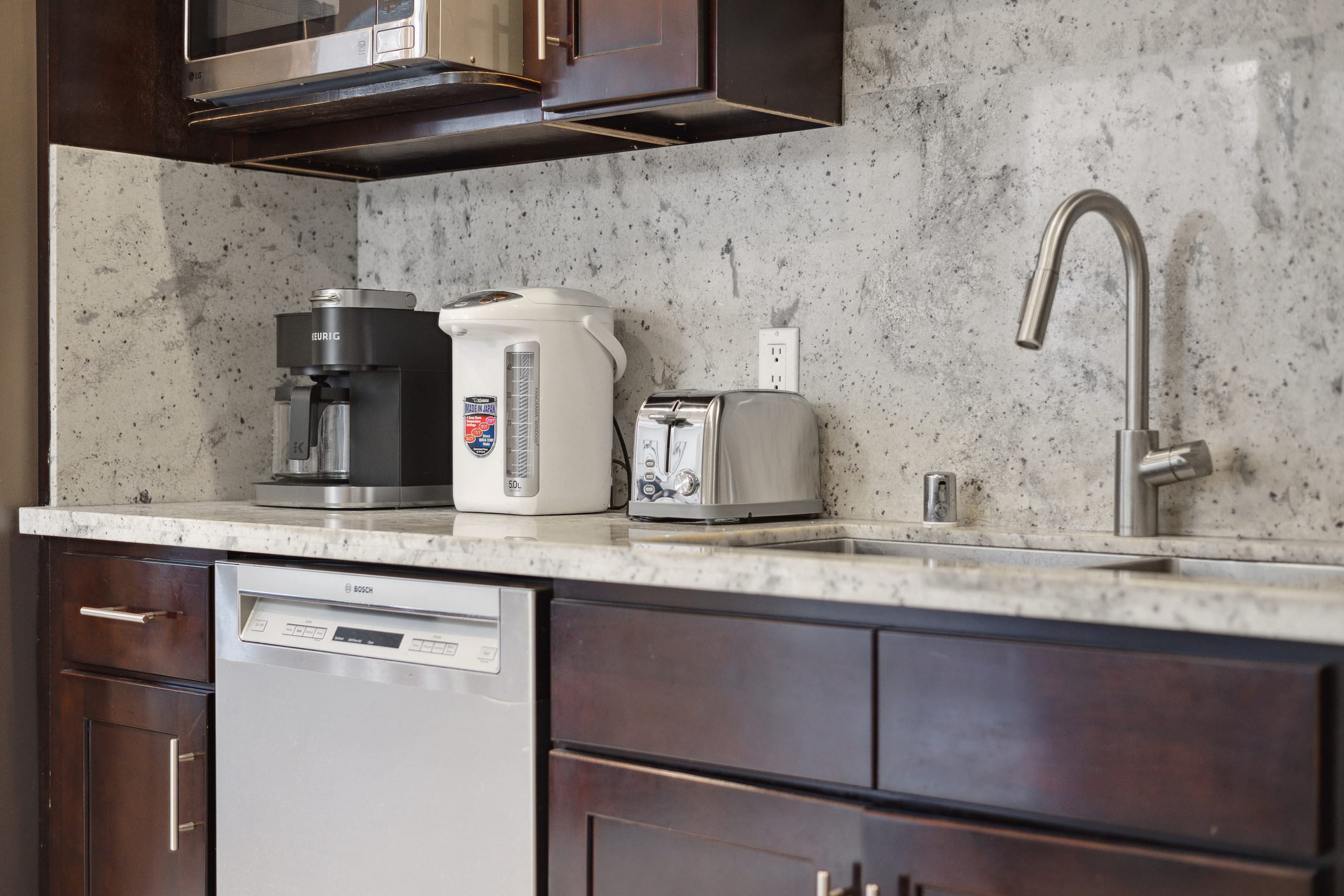 Home in San Francisco · ★4.95 · 3 bedrooms · 3 beds · 2.5 baths - Image 7