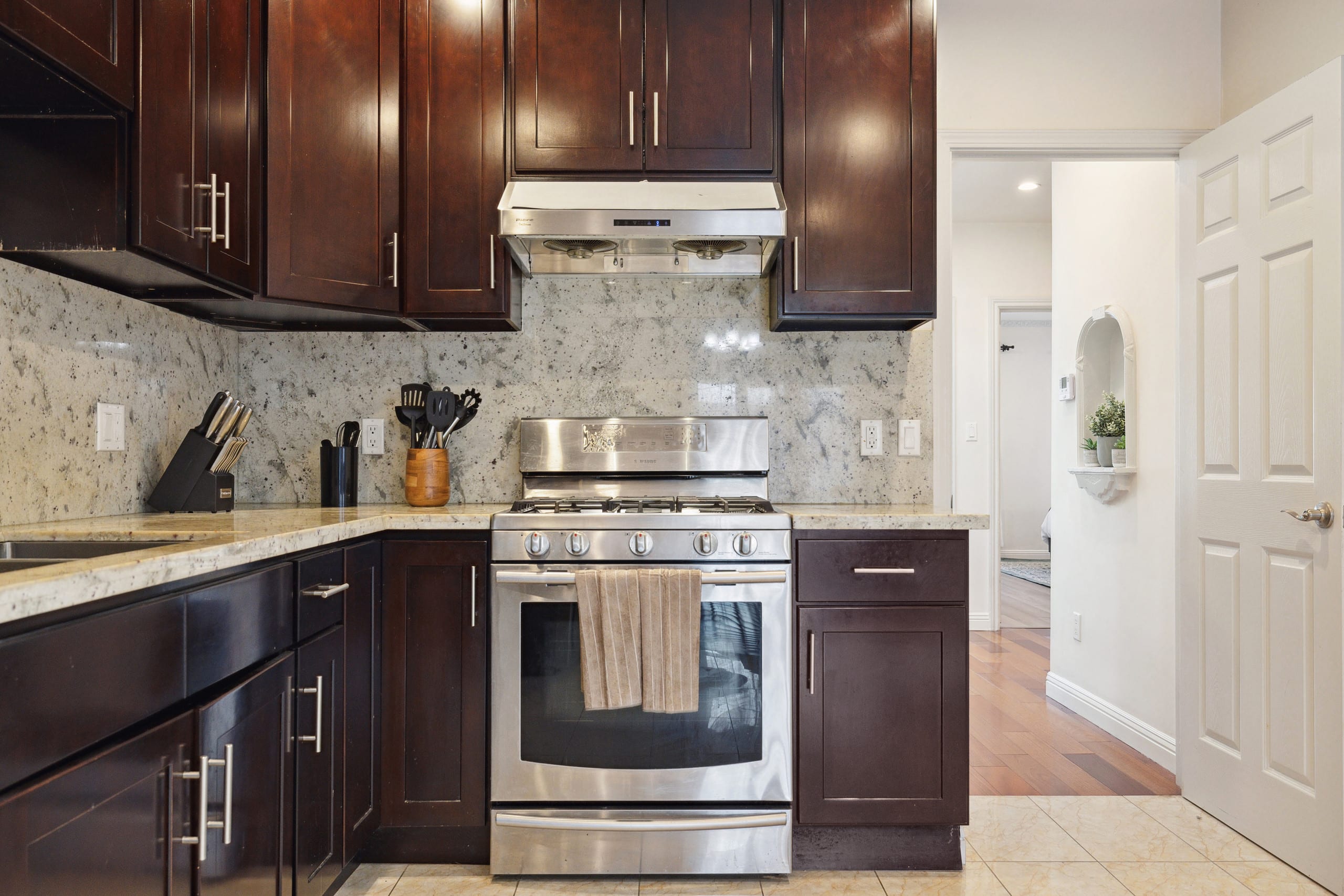 Home in San Francisco · ★4.95 · 3 bedrooms · 3 beds · 2.5 baths - Image 6
