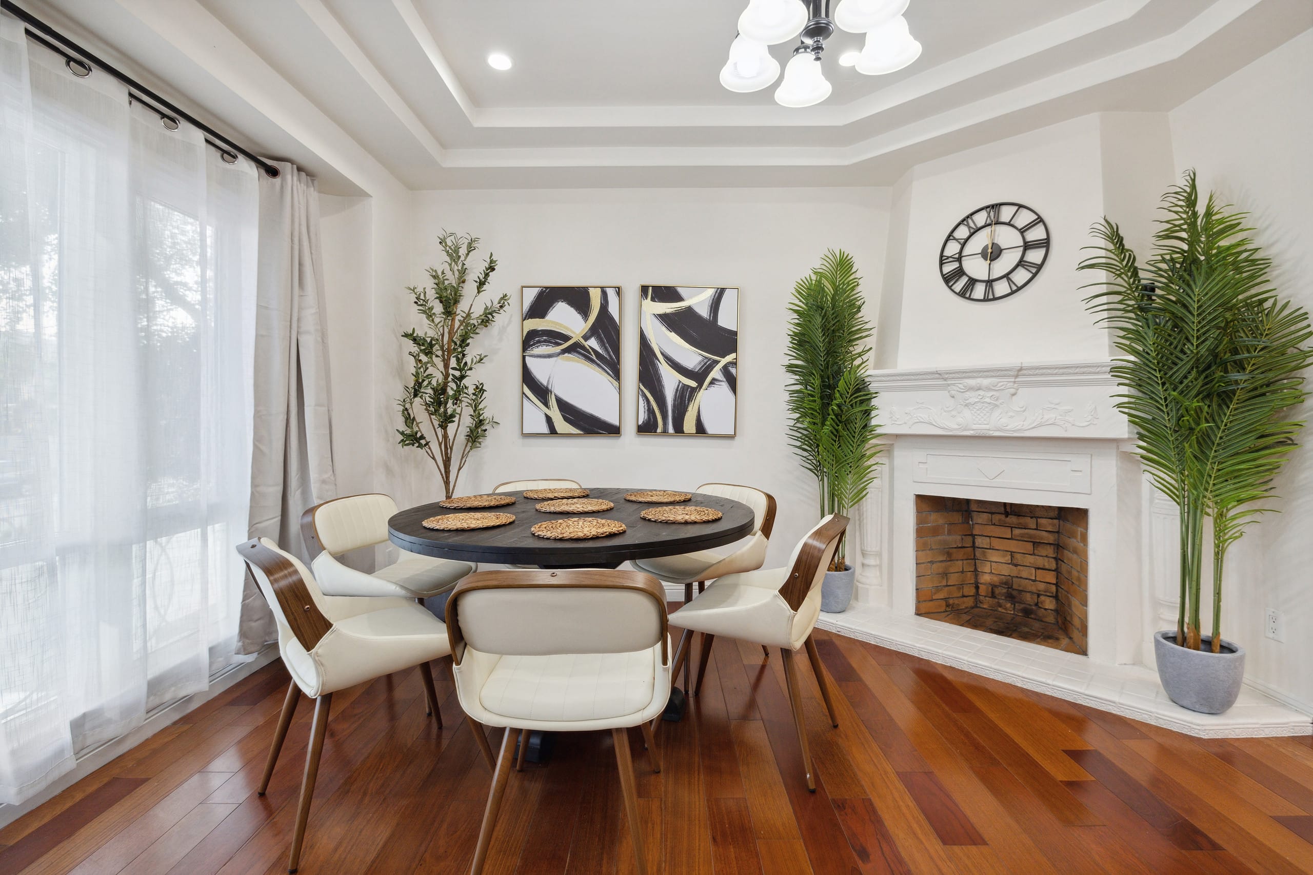 Home in San Francisco · ★4.95 · 3 bedrooms · 3 beds · 2.5 baths - Image 2