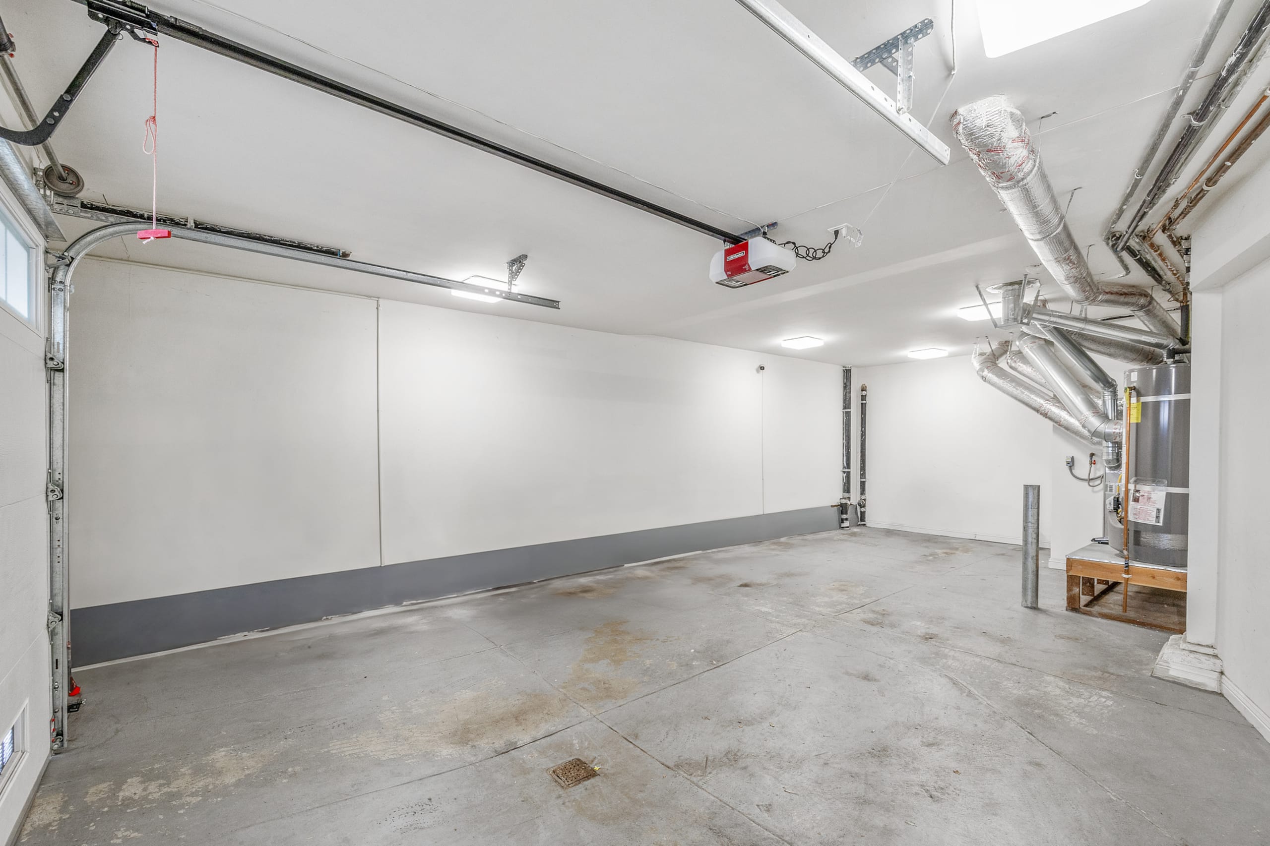Home in San Francisco · ★4.95 · 3 bedrooms · 3 beds · 2.5 baths - Image 19