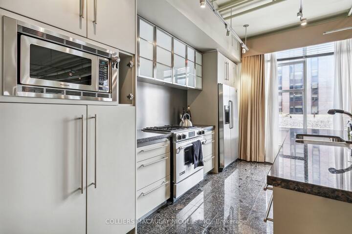 50% off Jan-Apr Huge 1900ft 2B+2B Loft @ King West gallery image 5