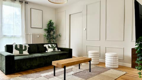 Caladoise chic with balcony