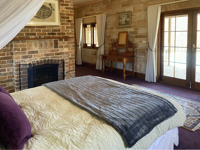 luxury Private Bush Retreat – 1 Hr from Sydney CBD gallery image 5