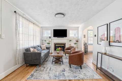 Bright & Spacious 2 Bedrm | Fenced Backyard | Pets