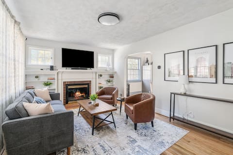 Bright & Spacious 2 Bedrm | Fenced Backyard | Deck