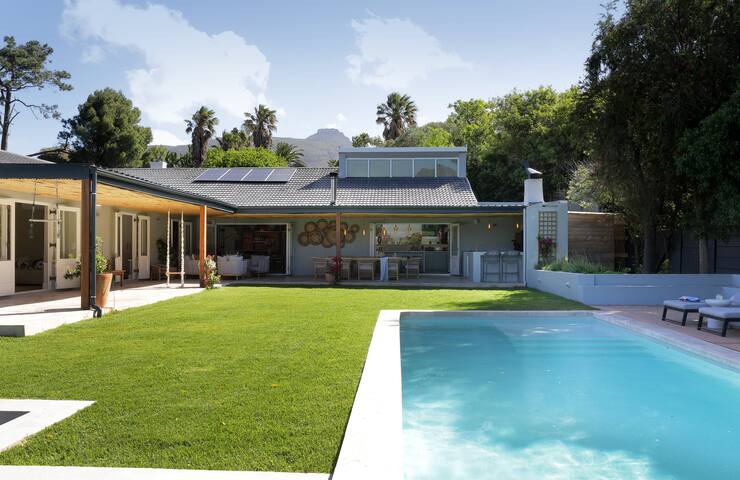 Ultimate multi gen family home! gallery image 5