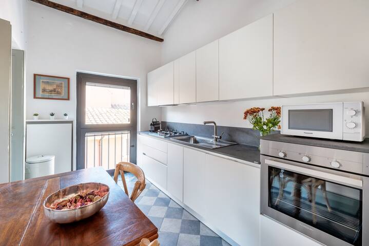 tHE Charming Attic [Pza Spagna]- 5 min to Navona gallery image 2